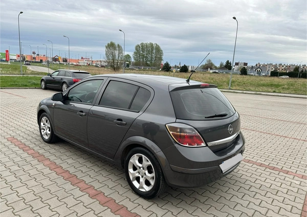 Opel Astra cena 11900 przebieg: 307386, rok produkcji 2011 z Rumia małe 92